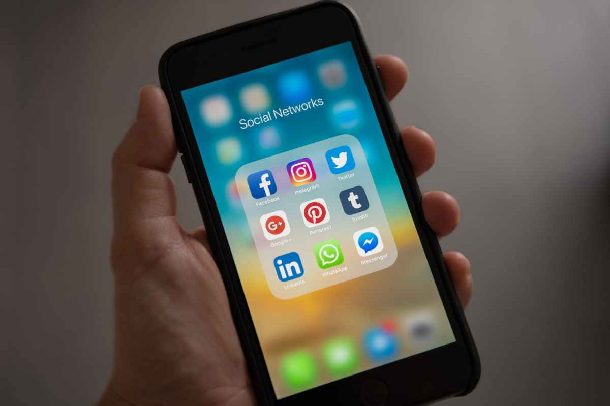 #25. Social Dilemma: The Side Effects of Social Media Apps